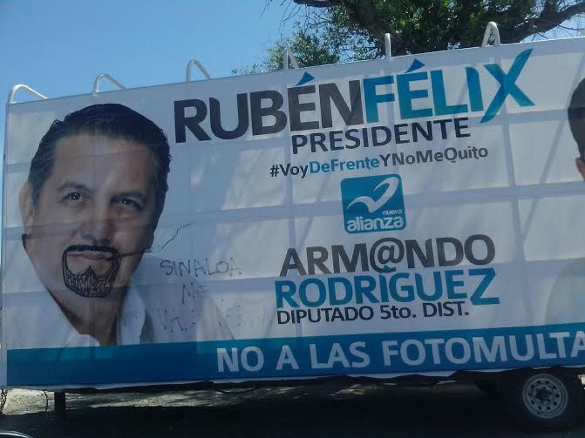 Denuncia Rubén Félix vandalismo en sus espectaculares