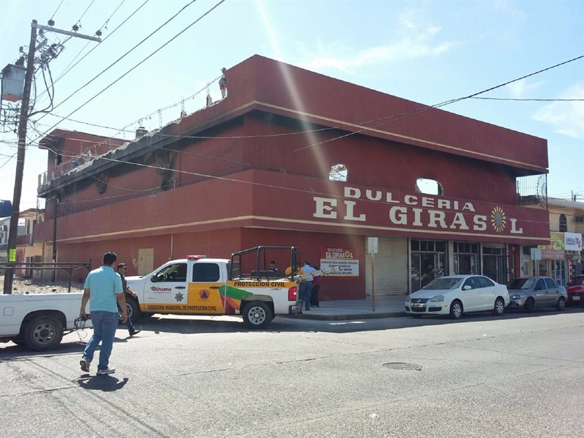 Inicia derrumbe del edificio de dulcería El Girasol | Luz Noticias