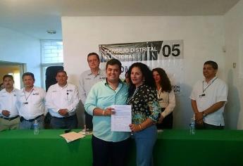 Se registra Abel Sarmiento como independiente por el 5to Distrito