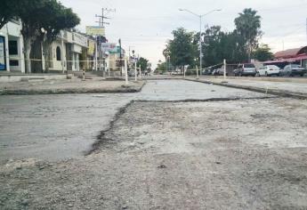 Un caos el bulevar Rosales por obras y derrame de agua