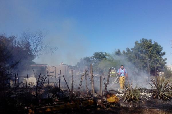 Incendios en baldíos colapsan economía de Bomberos de Culiacán