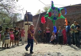 Llevan sonrisas a niños de Badiraguato