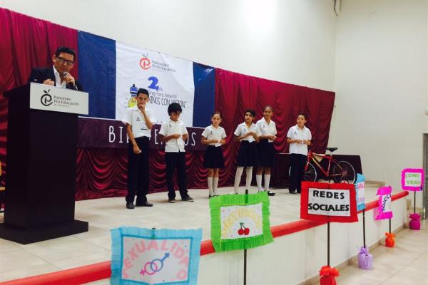 Niños hablan sobre política en el 2do Foro con Visión