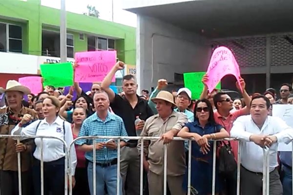 Candidatos y militantes del PAS protestan en Navolato