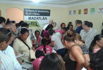 Cuentan voto por voto en Mazatlán