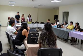 Se capacitan promotores de lectura voluntarios en Ahome