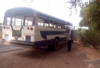 Aseguran 5 camiones de trasporte de personal al campo