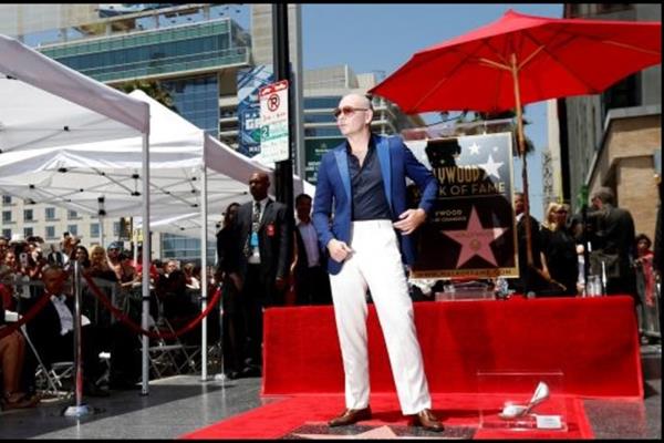 Pitbull ya tiene estrella en Hollywood