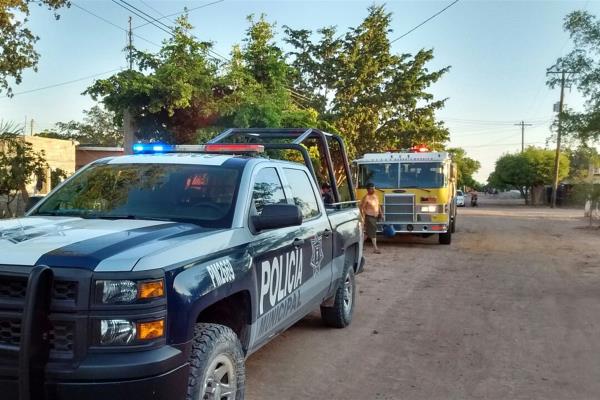 Policías municipales salvan a niño de morir quemado