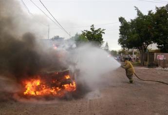 Se incendia camioneta en la Tepeca