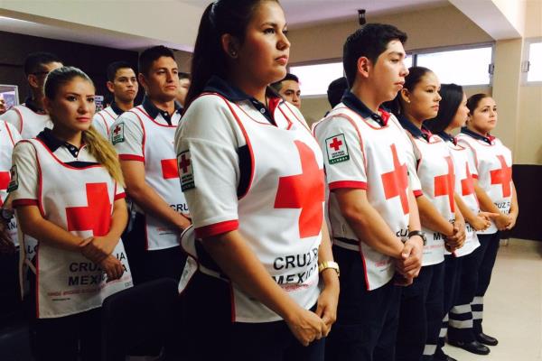 Egresan técnicos en urgencias médicas de Cruz Roja