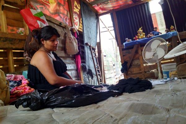 A Rosa María la pobreza le hace más daño que las lluvias