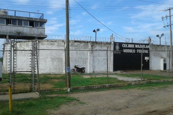 Exigen trabajadores del penal de Mazatlán solucion peticiones añejas