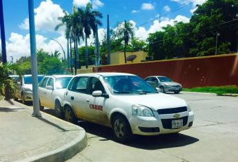 Exhiben a unidad de COMUN mal estacionada