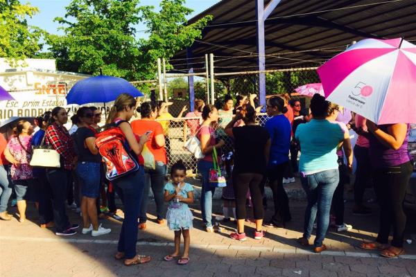 Toman padres primaria de Topolobampo