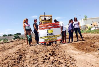 Policías retiran bloqueo en contra de constructora