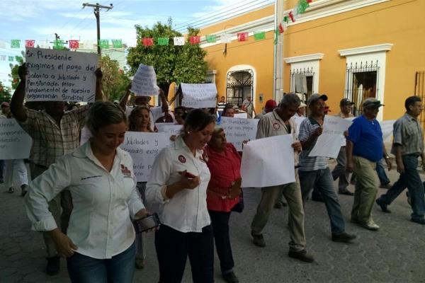Protestan sindicalizados de El Fuerte, exigen pago de su quincena