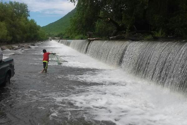Precaución en el cruce de vados por creciente del río Fuerte