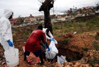 Haití comienza entierra en fosas comunes a víctimas de Matthew