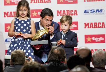 Luis Suárez agradece al Barcelona segunda “Bota de Oro”