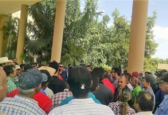 Trabajadores agrícolas y pescadores se manifiestan en el Congreso