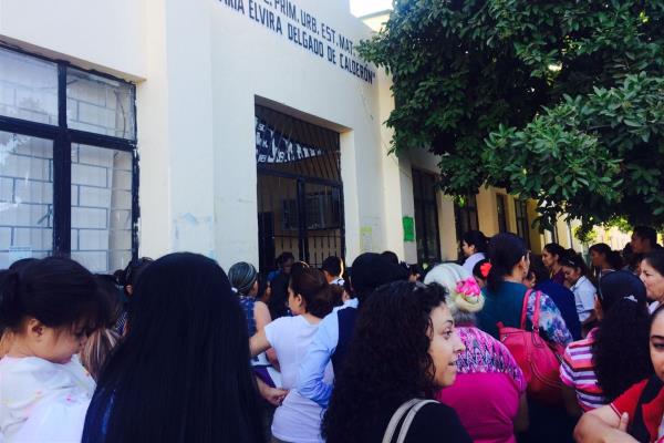 Si no hay solución, tomarán la escuela 8