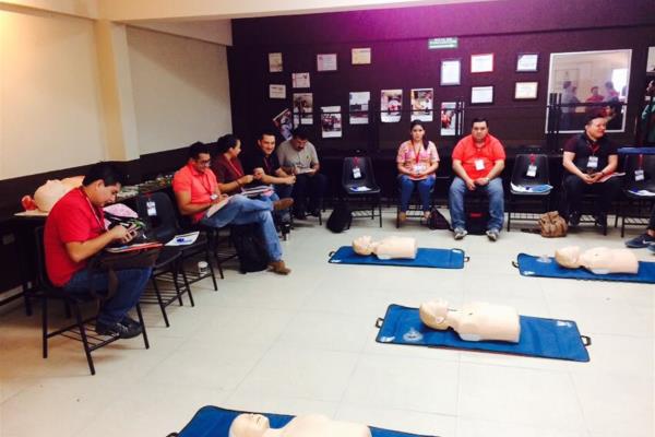 Médicos se capacitan en Soporte Vital Cardiovascular Avanzado