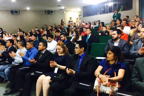 Entregan 51 títulos y cédulas a egresados del ITLM