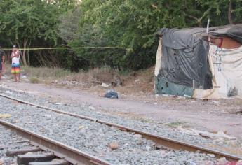 Lo ejecutan junto a las vías del tren