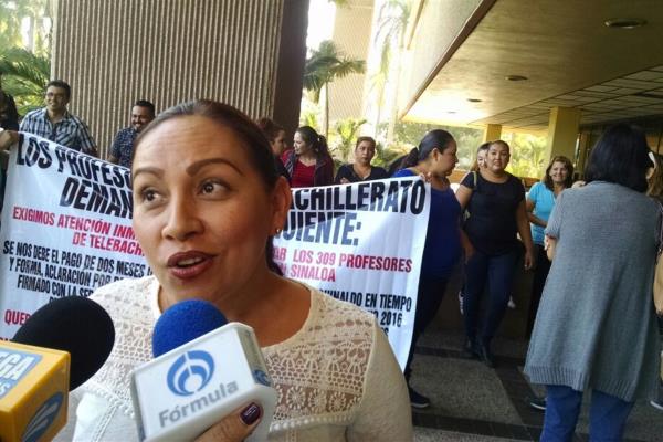 Maestros de tele bachillerato exigen pagos