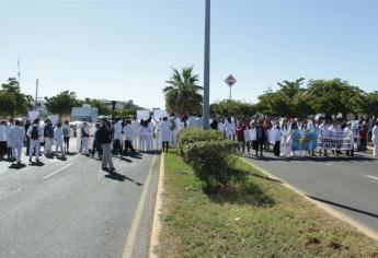 Marcha comunidad médica en contra detención de doctores