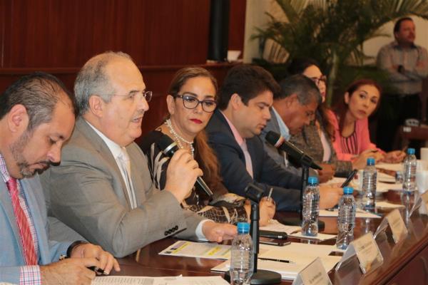 Comparece Armando Villarreal ante el Congreso del Estado
