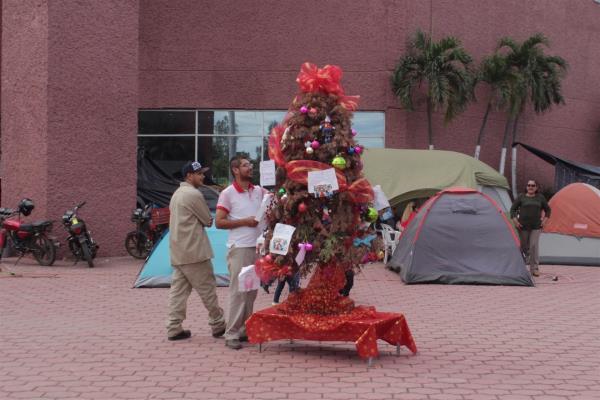 Sindicalizados amenazan con acampar afuera de la casa de El Kory