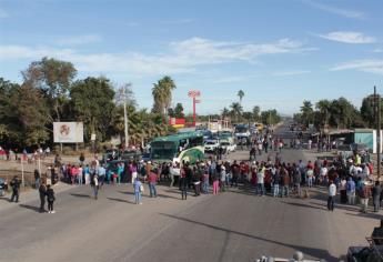 Bloquean carretera Mochis-San Blas porque tienen 6 días sin agua