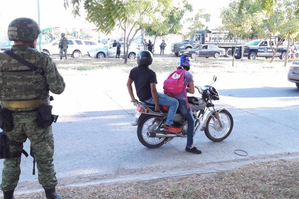 Policía militar captura a una persona con moto robada y droga