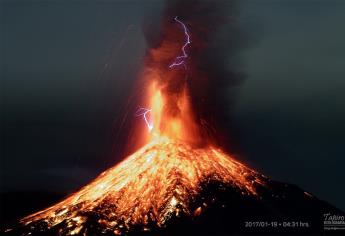 Volcán de Colima emite explosión con material incandescente