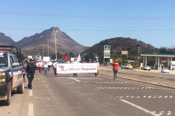 Marchan por la México 15 en contra del gasolinazo