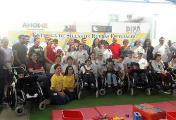 Entrega DIF Ahome 43 sillas de ruedas especiales