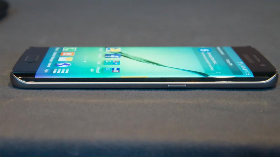 Samsung lanza nuevo teléfono tras fracaso de Galaxy Note7