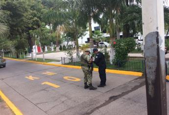 Alto mando militar visita la Municipal ante muerte de policías