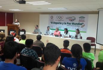 Premian a niños ganadores de concurso de dibujo