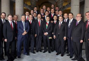 De 19 gobernadores en foto con Peña en 2012, 10 enfrentan cargo o están bajo sospecha