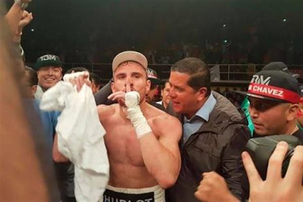Omar Chávez noquea en dos rounds al “Inocente” Álvarez