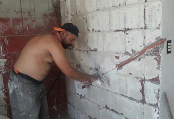 Trabajando, es como albañiles celebran su día