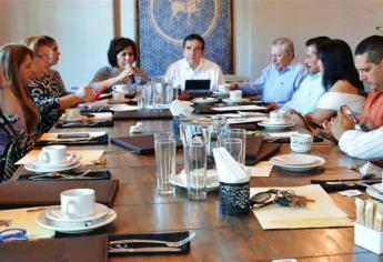 Expone Cuén iniciativa antidifamación ante comunicadoras