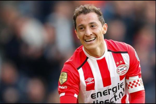 Guardado dejaría el rojo y blanco del PSV por el del Atletico