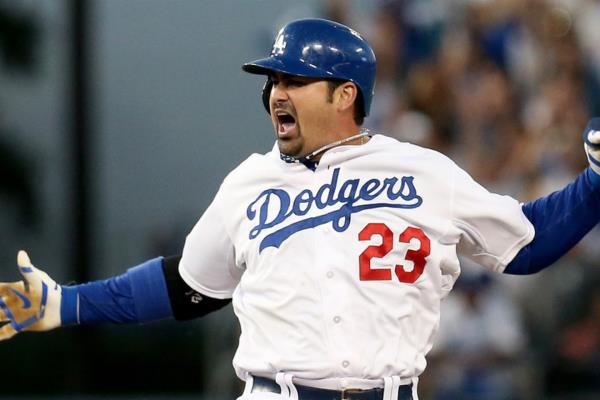 Repiten destacada labor Romo y González en triunfo de Dodgers