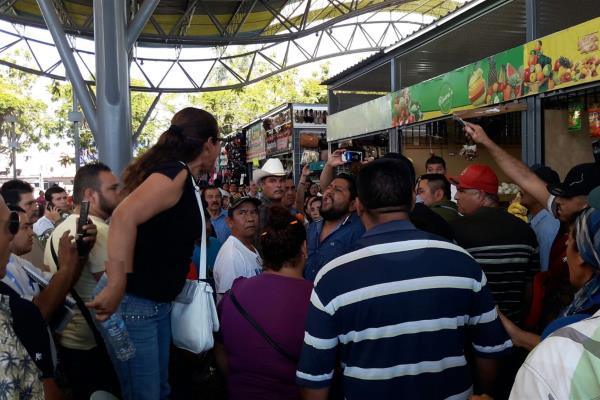 Comerciantes del Mercado Zona 030 se agarran a golpes