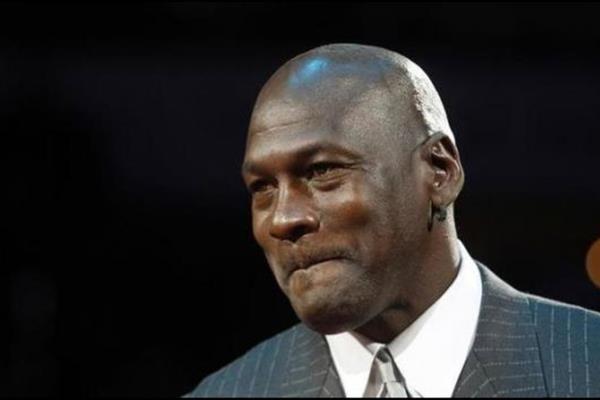 Subastan jersey de Jordan en más de 273 mil dólares