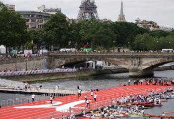 París instala pista de atletismo flotante en río Sena